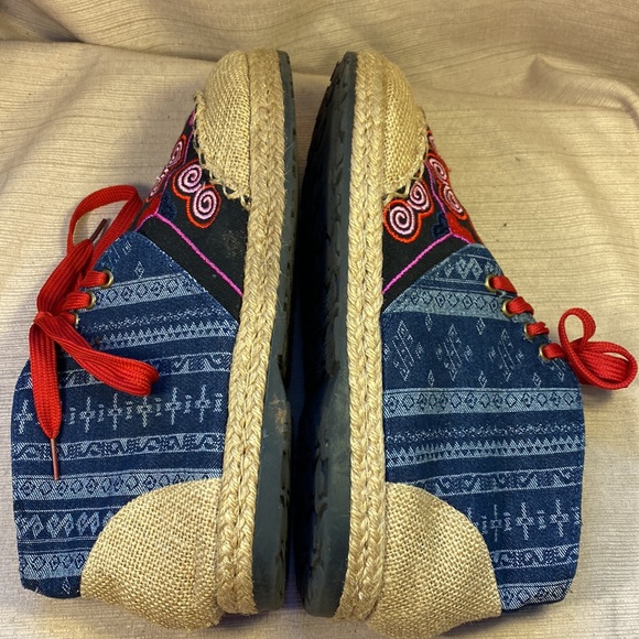 Handmade brocade/embroidered slipon burlap booties - Picture 12 of 16